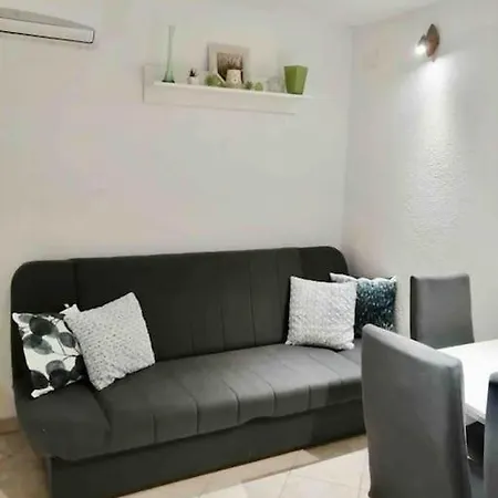 Apartment Near Sea ,,brale 2